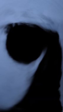 3 boyutlu görüntüleme. Mavi duman siyah bir arkaplanda kıvrılır