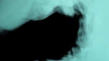 3 boyutlu görüntüleme. Mavi duman siyah bir arkaplanda kıvrılır