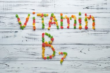 Word vitamin B7 şeker parçaları yazılı.