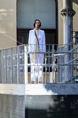 Francesca Liberatore - Detaylar - Milan Moda Haftası - Kadın giyim 2026 Yıl 2026 MILAN, İtalya - SEPTEMBER 28: Modeller moda ayrıntıları, Milan Kadın giyim, 2025 yılı boyunca defilede yürüyün. Fotoğraf: Mauro Di Bonaventura)