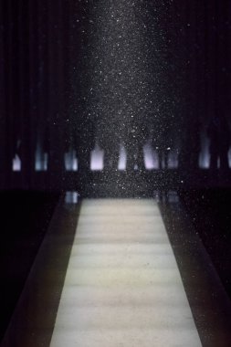 Anteprima Moda Şovu - Runway - Milan Moda Haftası - Kadın giyim / Kış 2026 / 2027 MILAN, ITALY - FEBRUARY 26: İtalya 'nın Scuola Militare Teuli kentinde düzenlenen MFW defilesinde bir model podyumda yürüyor. Fotoğraf: Mauro Di Bonaventura)