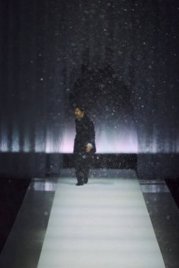 Anteprima Moda Şovu - Runway - Milan Moda Haftası - Kadın giyim / Kış 2026 / 2027 MILAN, ITALY - FEBRUARY 26: İtalya 'nın Scuola Militare Teuli kentinde düzenlenen MFW defilesinde bir model podyumda yürüyor. Fotoğraf: Mauro Di Bonaventura)