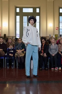 Francesca Liberatore - Runway - Milan Moda Haftası - Kadın giyim / Kış 2026 / 2027 MILAN, ITALY - 1 Mart: Bir model İtalya 'nın Milano kentinde düzenlenen MFW 2026 yılındaki Francesca Liberatore defilesinde podyumda yürüyor. Fotoğraf: Mauro Di Bonaventura)