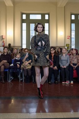 Francesca Liberatore - Runway - Milan Moda Haftası - Kadın giyim / Kış 2026 / 2027 MILAN, ITALY - 1 Mart: Bir model İtalya 'nın Milano kentinde düzenlenen MFW 2026 yılındaki Francesca Liberatore defilesinde podyumda yürüyor. Fotoğraf: Mauro Di Bonaventura)