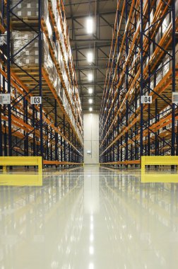 Ambar görünümü ile depolama rafları