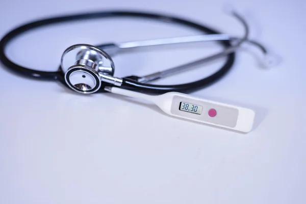 Thermometer and stethoscope — Stock Photo, Image