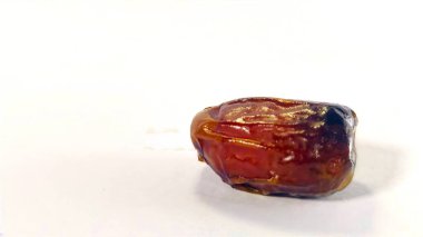 Sağlıklı Gıda ve Ramazan Konsepti İçin Beyaz Arkaplanda Taze Meyve İzole Edildi