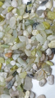 Doğal yeşil çakıl taşları dokusu organik mineral renkleri ve pürüzsüz küçük kayalar tasarlamak için mükemmel bir soyut doğa kalıbı yaratıyor.