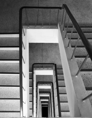 Aşağı merdiven boşluğunda görüntüleme.