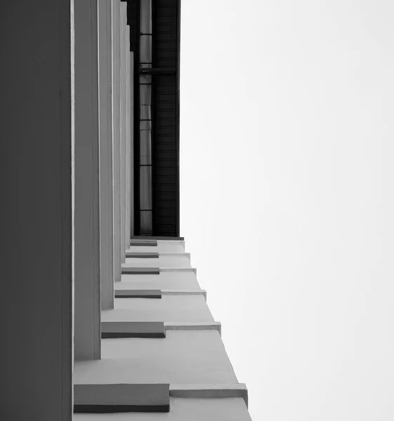 Look up at apartment housing in Thailand. Step of building. — Stock Photo, Image