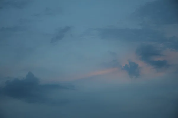 暗い曇り空の背景. — ストック写真