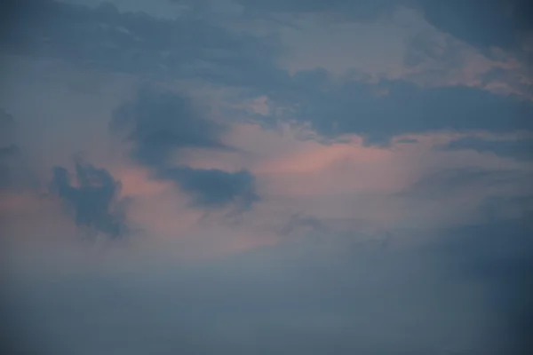 暗い曇り空の背景. — ストック写真