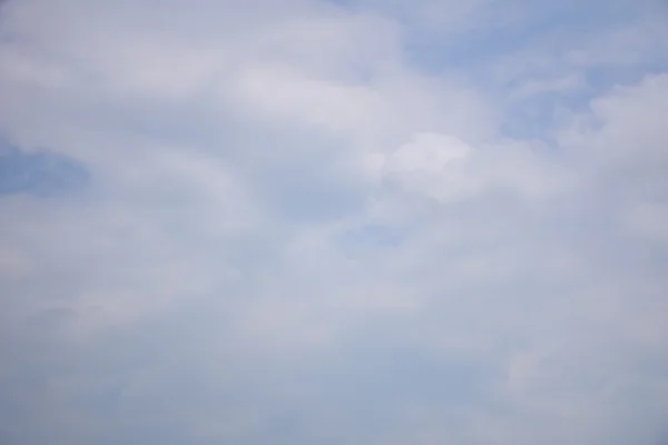 雲青い空の背景. — ストック写真