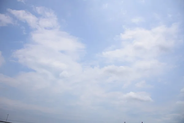 雲青い空の背景. — ストック写真