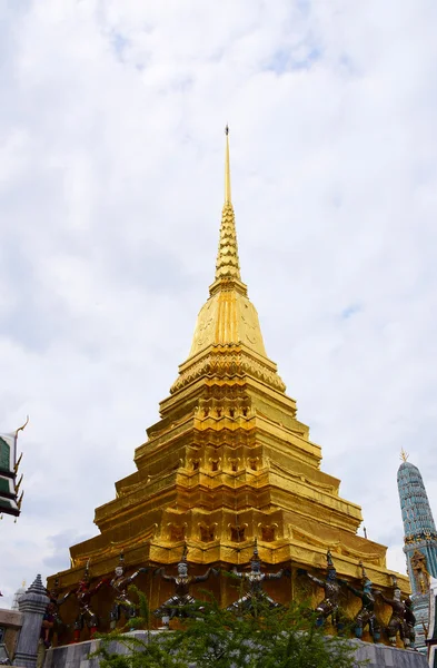 Wat Phra Kaew, belo templo Bangkok na Tailândia . — Fotografia de Stock