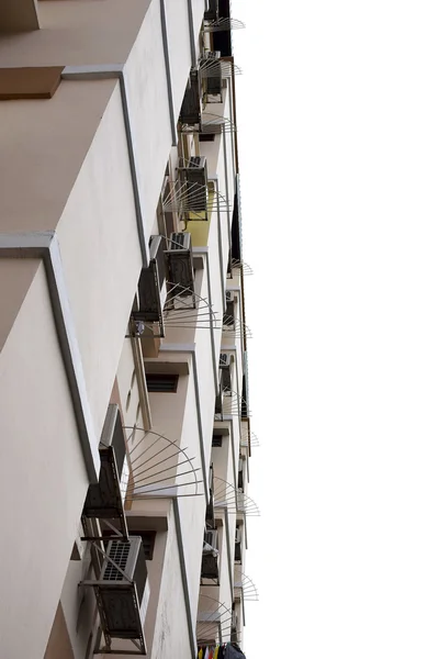 Κοιτάξτε διαμέρισμα στέγαση στην Ταϊλάνδη. Το βήμα του κτιρίου. μοτίβο φυσική φόντο σε απομονωμένες. — Φωτογραφία Αρχείου