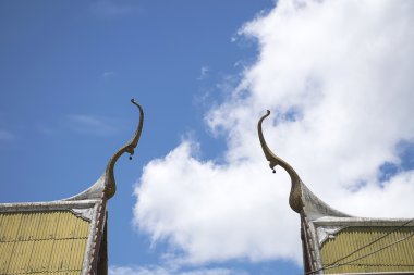 Yılan heykel Tapınağı çatı Tayland.