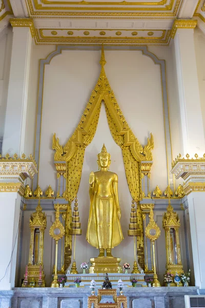 Vacker gyllene Buddha staty. — Stockfoto