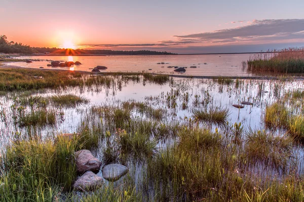 Lever de soleil sur le lac Ladoga — Photo