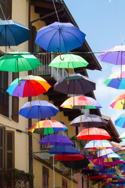 Şemsiye sanat yükleme, gökyüzünde renkler.