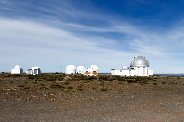 Edifícios do telescópio - A vista do Observatório Sutherland S — Fotografia de Stock