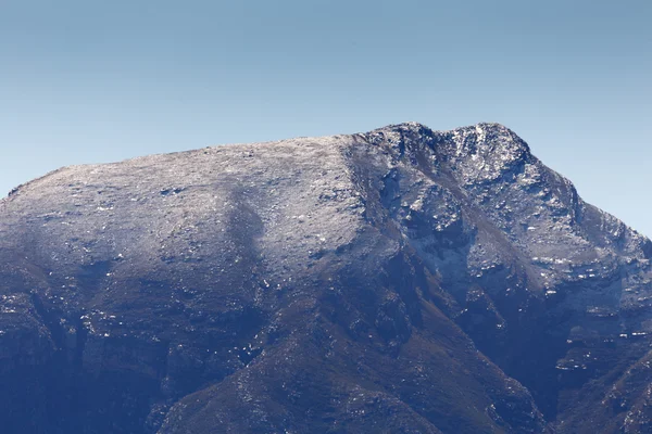 Gros plan de la neige sur la chaîne de montagnes — Photo