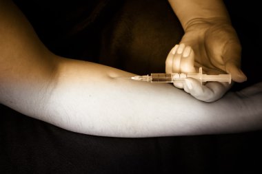 Uyuşturucu bıçaklama. şırınga ve el girer enjeksiyonları, uyuşturucu, doping.