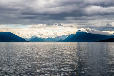 Yelkencilik, Norveç Denizi, Alesund, Hjorundfjord, Finnmark, Norveç, Arktik kasaba, Norveç fiyortları. Yüksek kalite fotoğraf