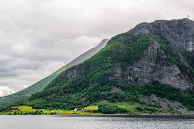 Yelkencilik, Norveç Denizi, Alesund, Hjorundfjord, Finnmark, Norveç, Arktik kasaba, Norveç fiyortları. Yüksek kalite fotoğraf