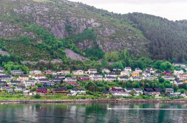 Yelkencilik, Norveç Denizi, Alesund, Hjorundfjord, Finnmark, Norveç, Arktik kasaba, Norveç fiyortları. Yüksek kalite fotoğraf