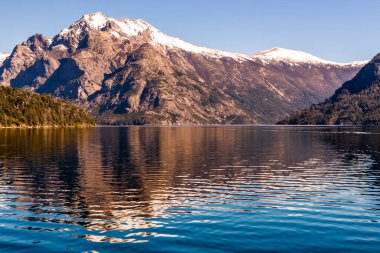 Yelkenli Nahuel Huapi Gölü, Puerto Blest, Puerto Panuelo, Bariloche, Rio Negro Eyaleti, Arjantin. Yüksek kalite fotoğraf