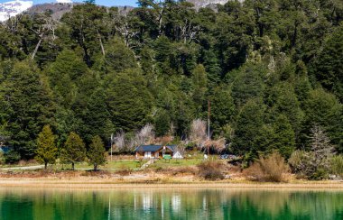 Frias Gölü 'nü Puerto Alegre' den Puerto Frias 'a, Rio Negro Eyaleti, Patagonya, Arjantin. Yüksek kalite fotoğraf