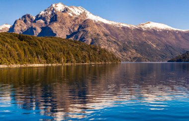 Yelkenli Nahuel Huapi Gölü, Puerto Blest, Puerto Panuelo, Bariloche, Rio Negro Eyaleti, Arjantin. Yüksek kalite fotoğraf