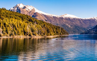 Yelkenli Nahuel Huapi Gölü, Puerto Blest, Puerto Panuelo, Bariloche, Rio Negro Eyaleti, Arjantin. Yüksek kalite fotoğraf