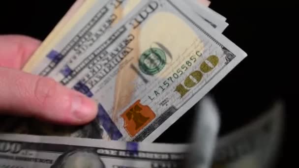 Man Räknar Med Dollarsedlar Begreppet Arbetslöshet Pandemi Eller Muta Eller — Stockvideo