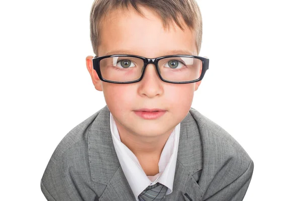 Porträt Eines Netten Schuljungen Geschäftsmannanzug Und Brille Isoliert Auf Weiß — Stockfoto