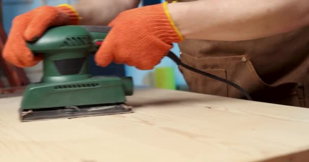 Closeup Carpenter Sanding Wooden Planks Electrical Sanding Machine Carpenter Grinds — Stock Video