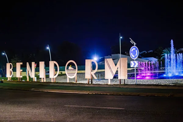 Benidorm, Alicante, İspanya. 2026-01-08. Yol kenarı 