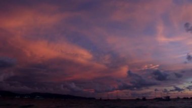 Sahilde gün batımı