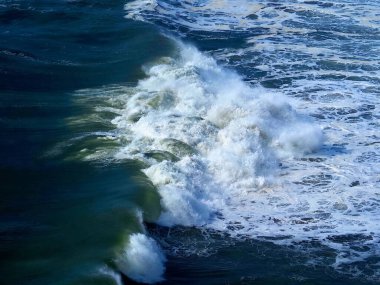 dalgalı dalgalı engin okyanus