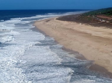 Praia do Norte ya da Kuzey Sahili Nazare Portekiz - dünyanın en büyük dalgaları arasında popülerdir.