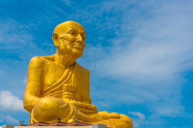 Luang Phor Thuad büyük heykeli.