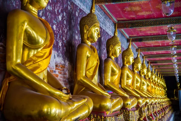 Immagine di Buddha nel tempio di Wat Suthat Thep Wararam . Immagini Stock Royalty Free