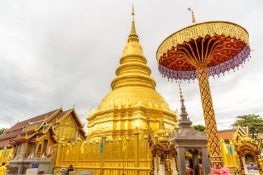 Wat Phra ki Hariphunchai Tapınağı.