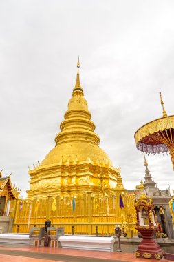 Wat Phra ki Hariphunchai Tapınağı.
