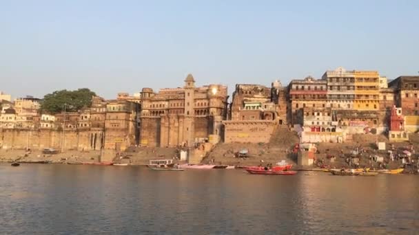 Utsikt över Varanasi ghat — Stockvideo