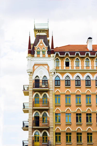 Piękny dom z bajki. Starej architektury. — Zdjęcie stockowe