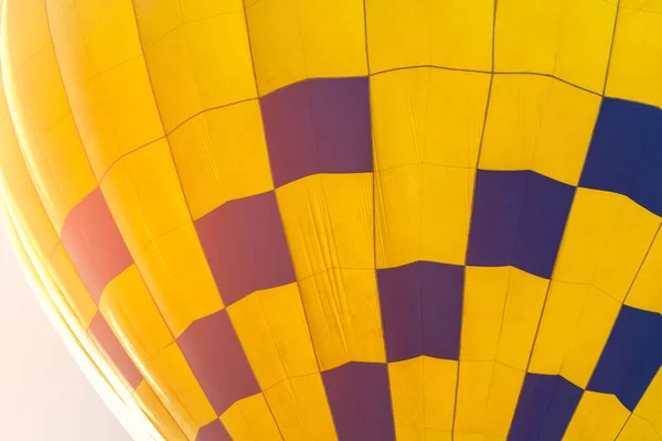 Globo Volando Alto Cielo Primer Plano Del Aerostato Deporte Aeronáutico —  Fotos de Stock