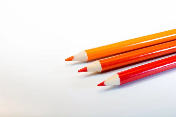 三支铅笔 白色底色 红色和橙色 第5条 回学校去 — 图库照片