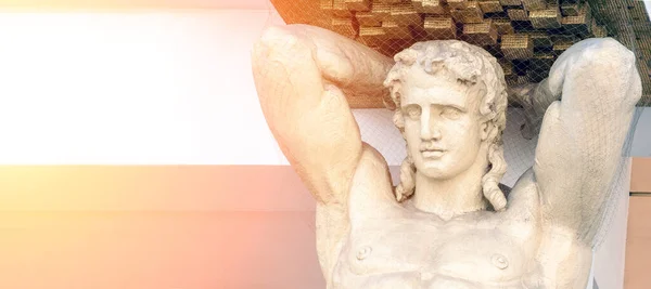 Posąg Atlant Bliska Grecka Mitologia Atlas Podróż Turystyka Oświetlenie Słoneczne — Zdjęcie stockowe